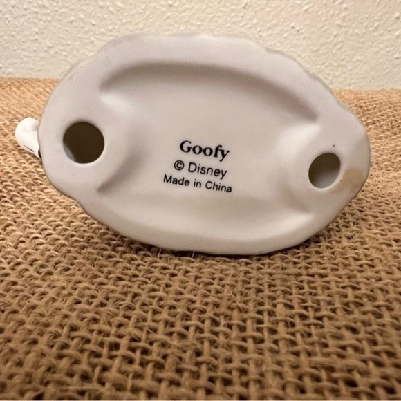 Vintage Disney Goofy Jogging Porcelain Bisque Figure 3 inches tall - Picture 4 of 5